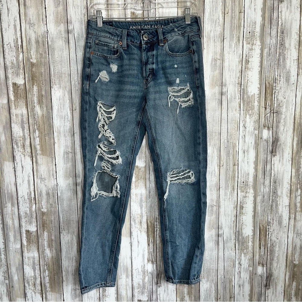 American Eagle Tomgirl High Rise Button Distressed Regular Wash Women’s 4